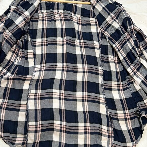 Torrid Navy Blue Pink Plaid Button Front Shirt Rayon Long Sleeve Size 1X EUC - Picture 7 of 7